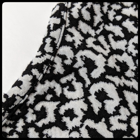 Postmark (Anthropologie) black & white print top - Picture 5 of 6